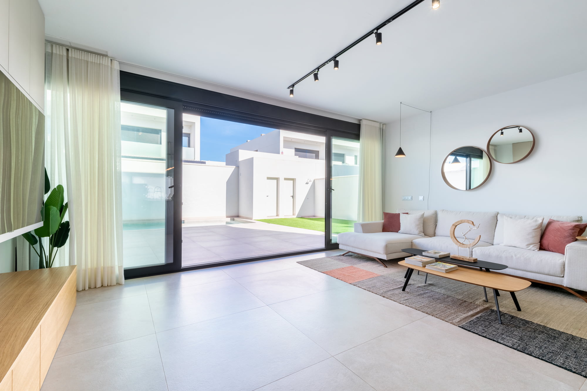 interiorismo comedor abierto a patio