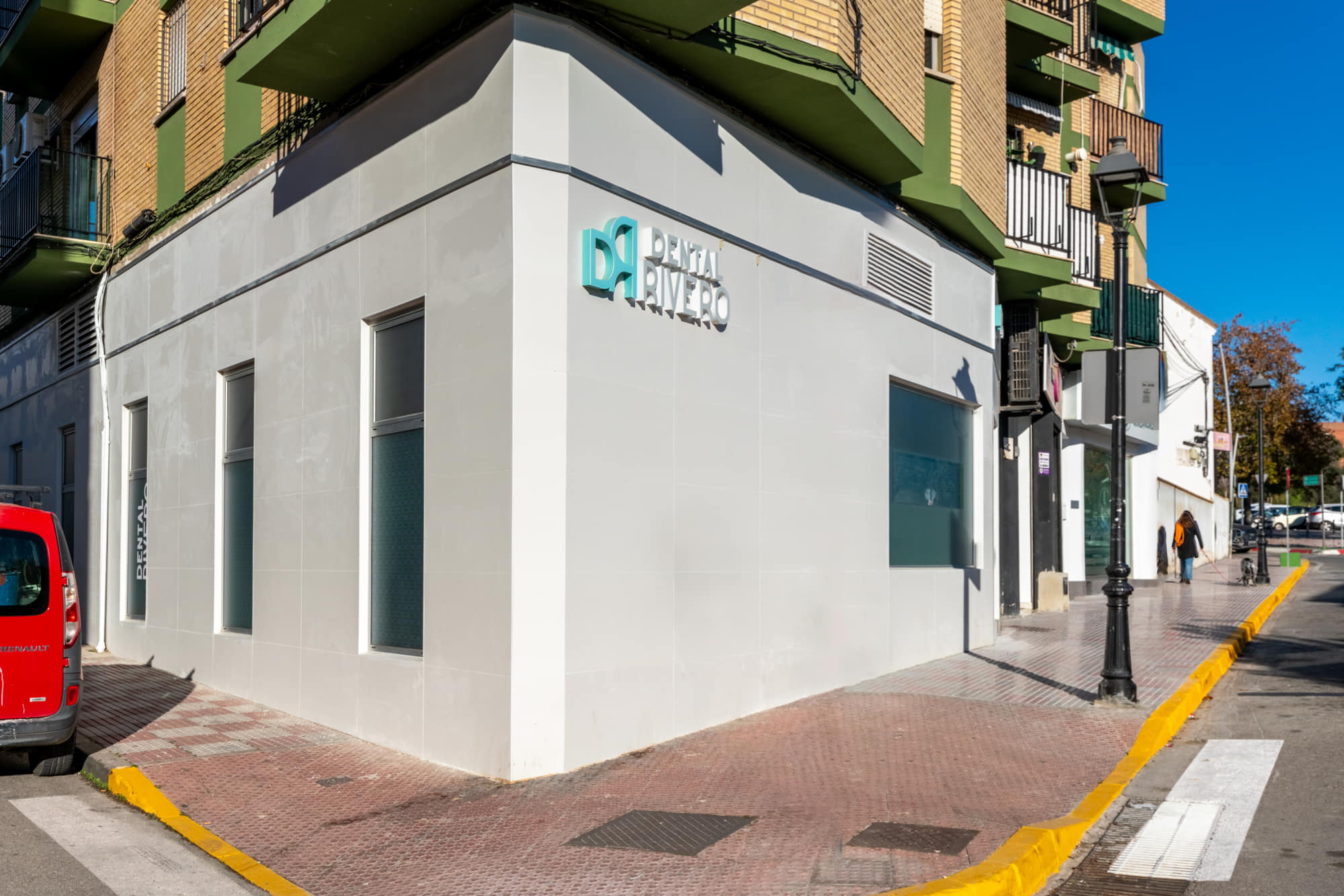 diseño fachada letrero clinica dental
