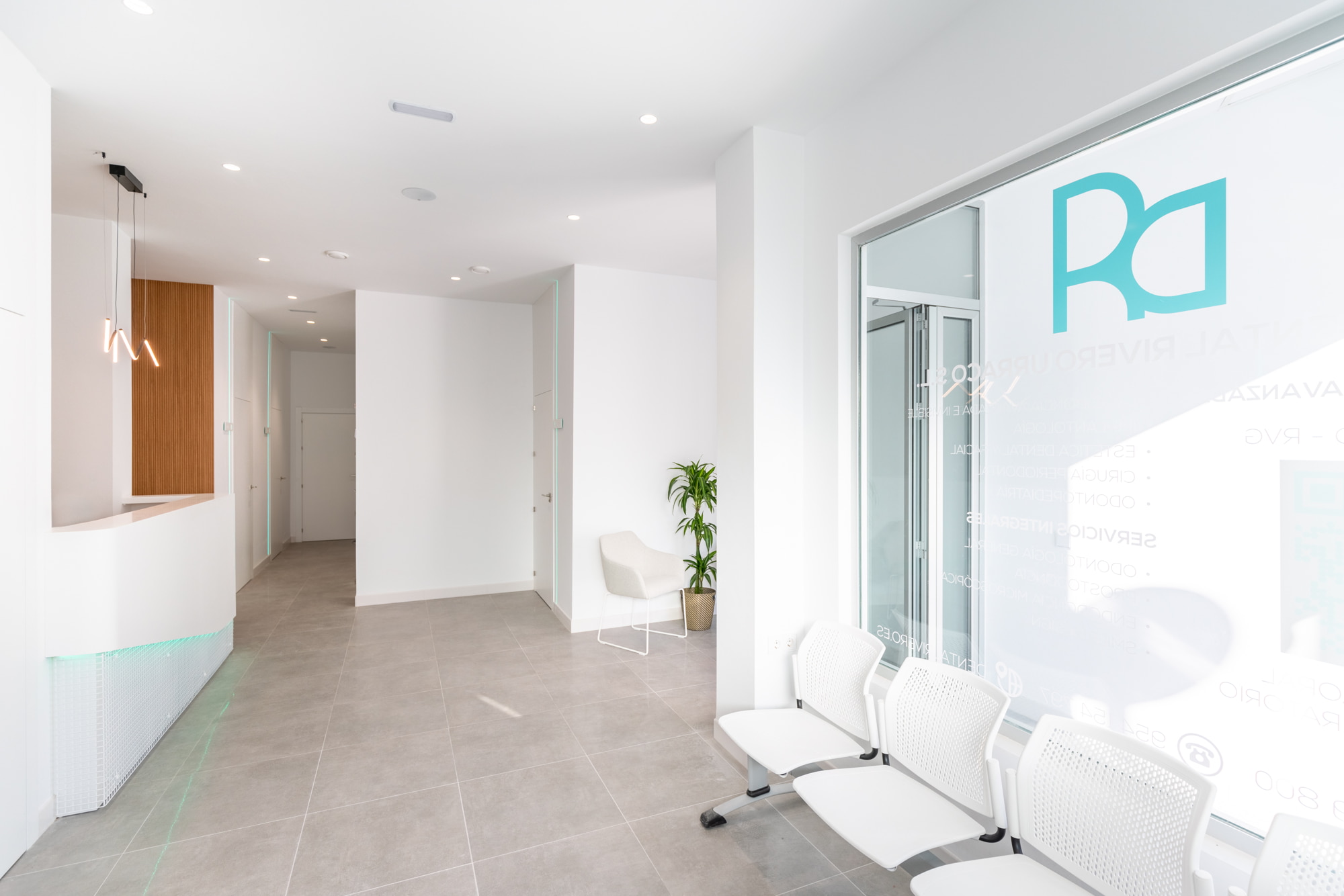 diseño clinica minimalista