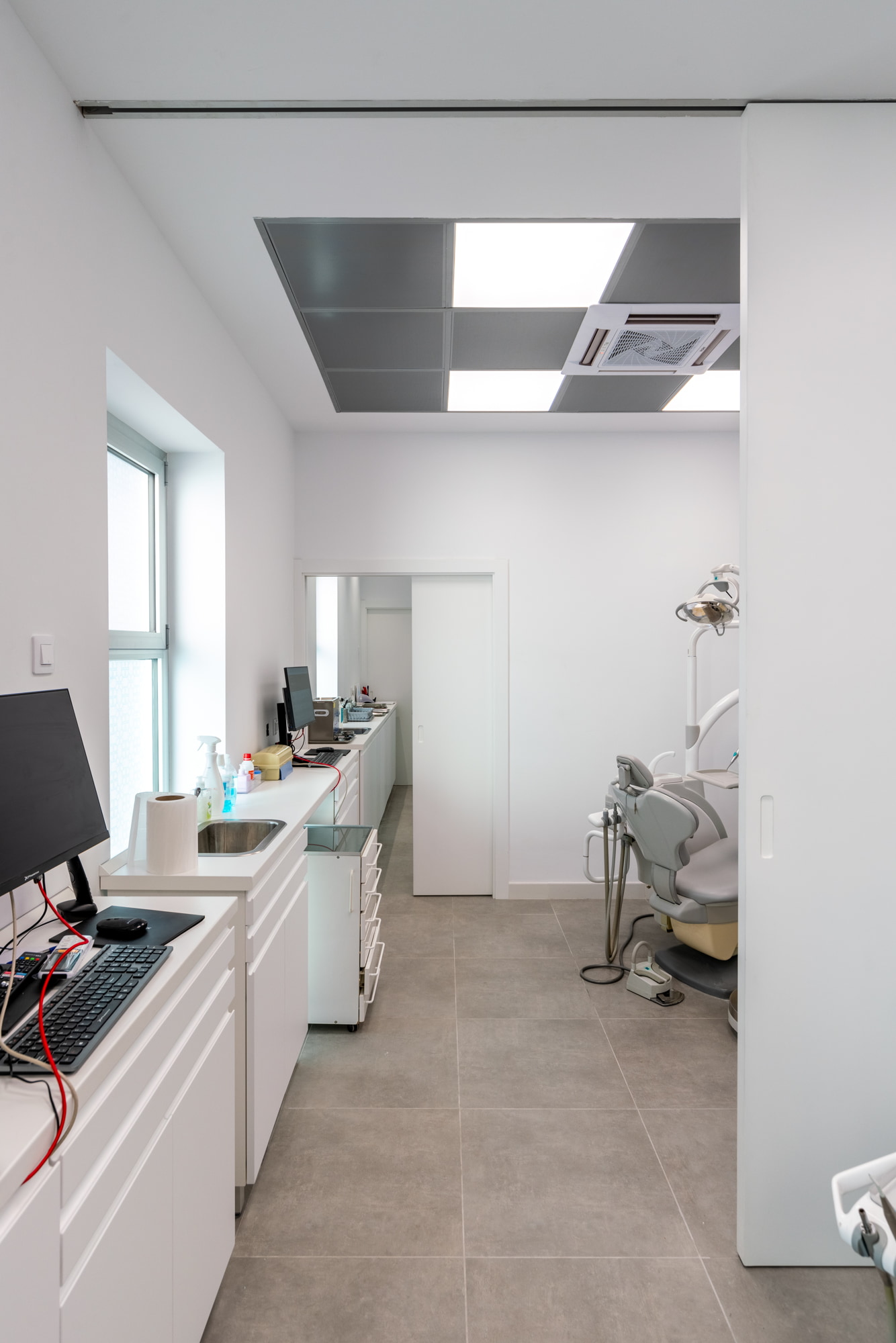 distribucion interiorismo comercial clinica